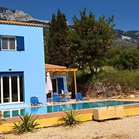 Petroula Villa Valsamata